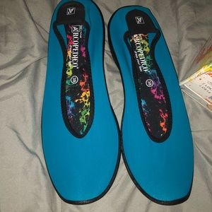 New in box Lolita Arcopedico in turquoise